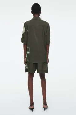 Best COS RELAXED FLORAL RESORT SHIRT CHARCOAL / FLORAL