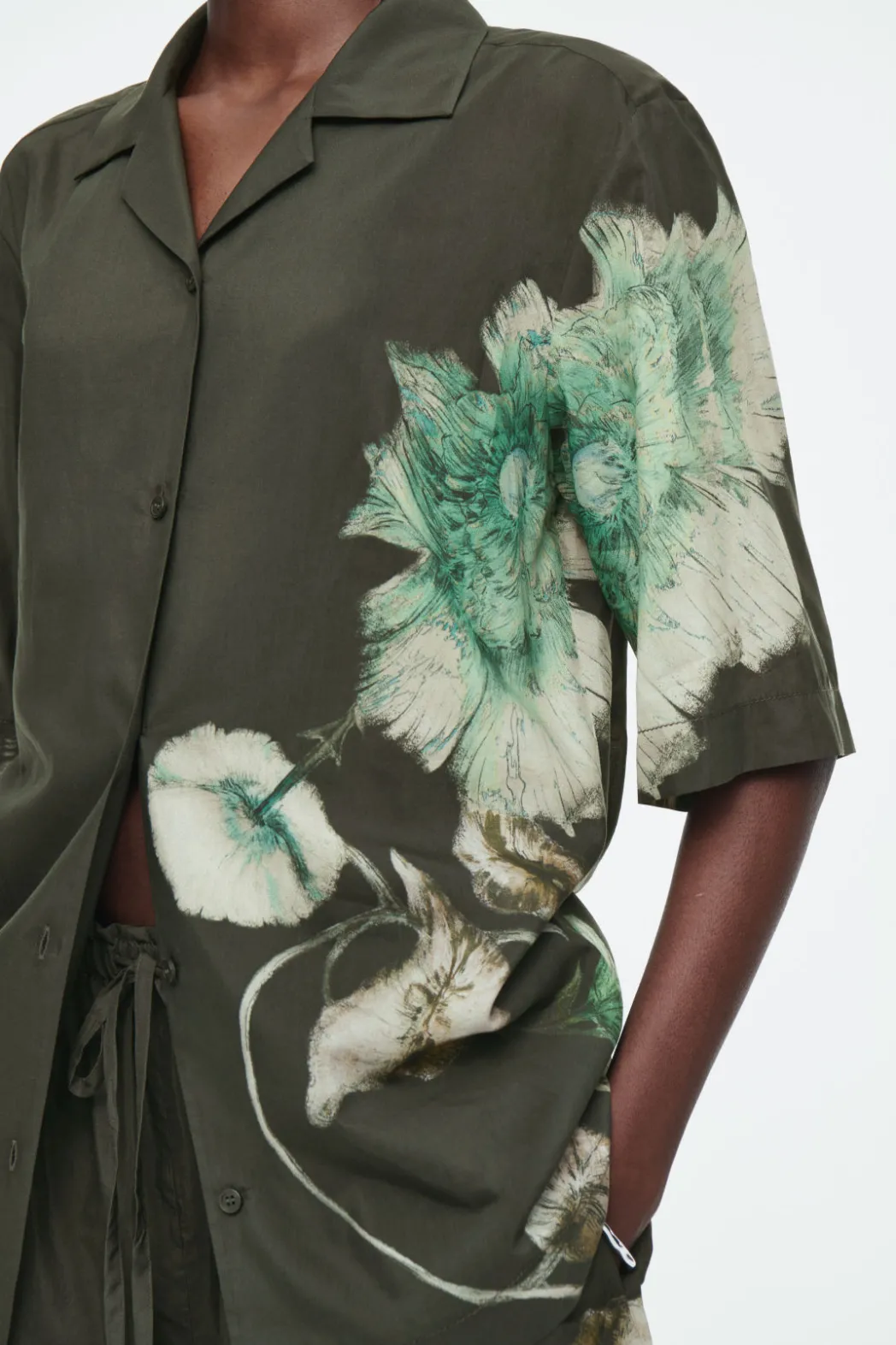 Best COS RELAXED FLORAL RESORT SHIRT CHARCOAL / FLORAL