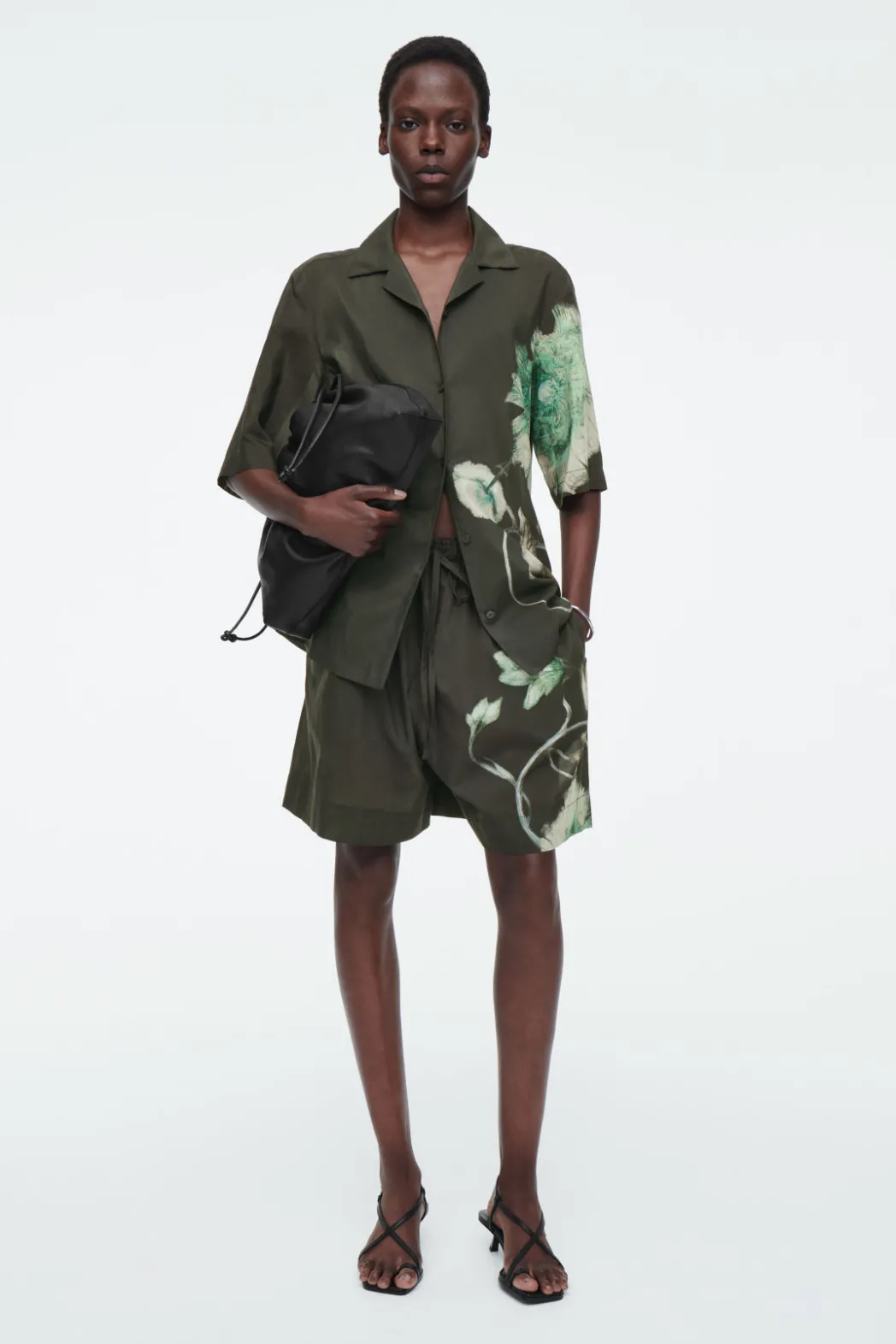 Best COS RELAXED FLORAL RESORT SHIRT CHARCOAL / FLORAL