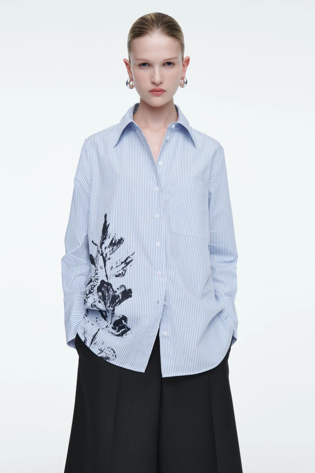 COS RELAXED FLORAL-PRINT STRIPED SHIRT BLUE / FLORAL