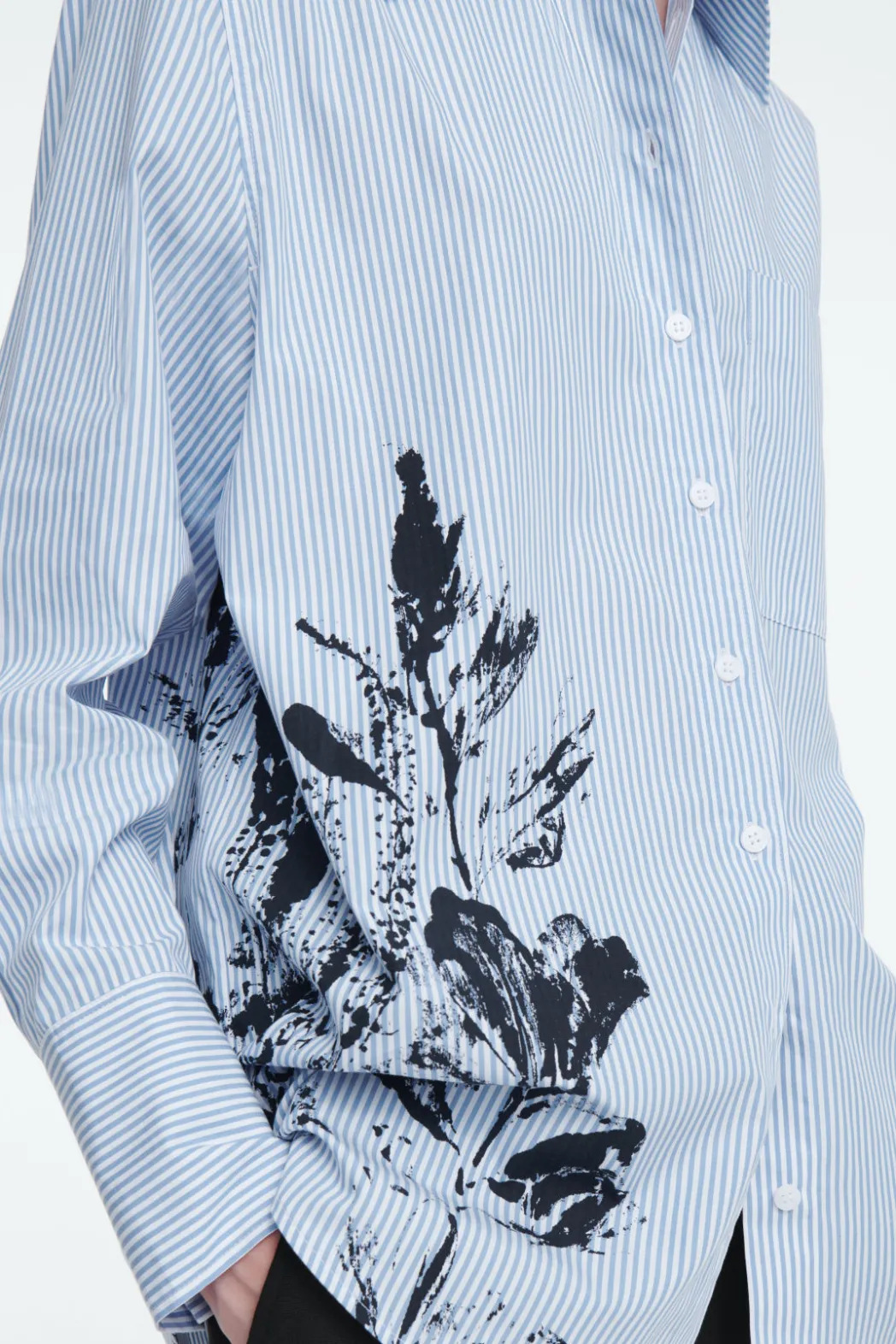 COS RELAXED FLORAL-PRINT STRIPED SHIRT BLUE / FLORAL