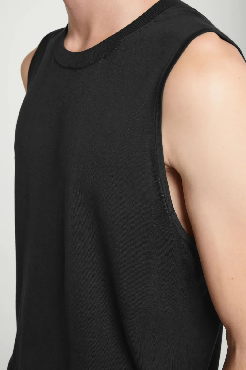 Online COS RELAXED KNITTED SILK VEST BLACK