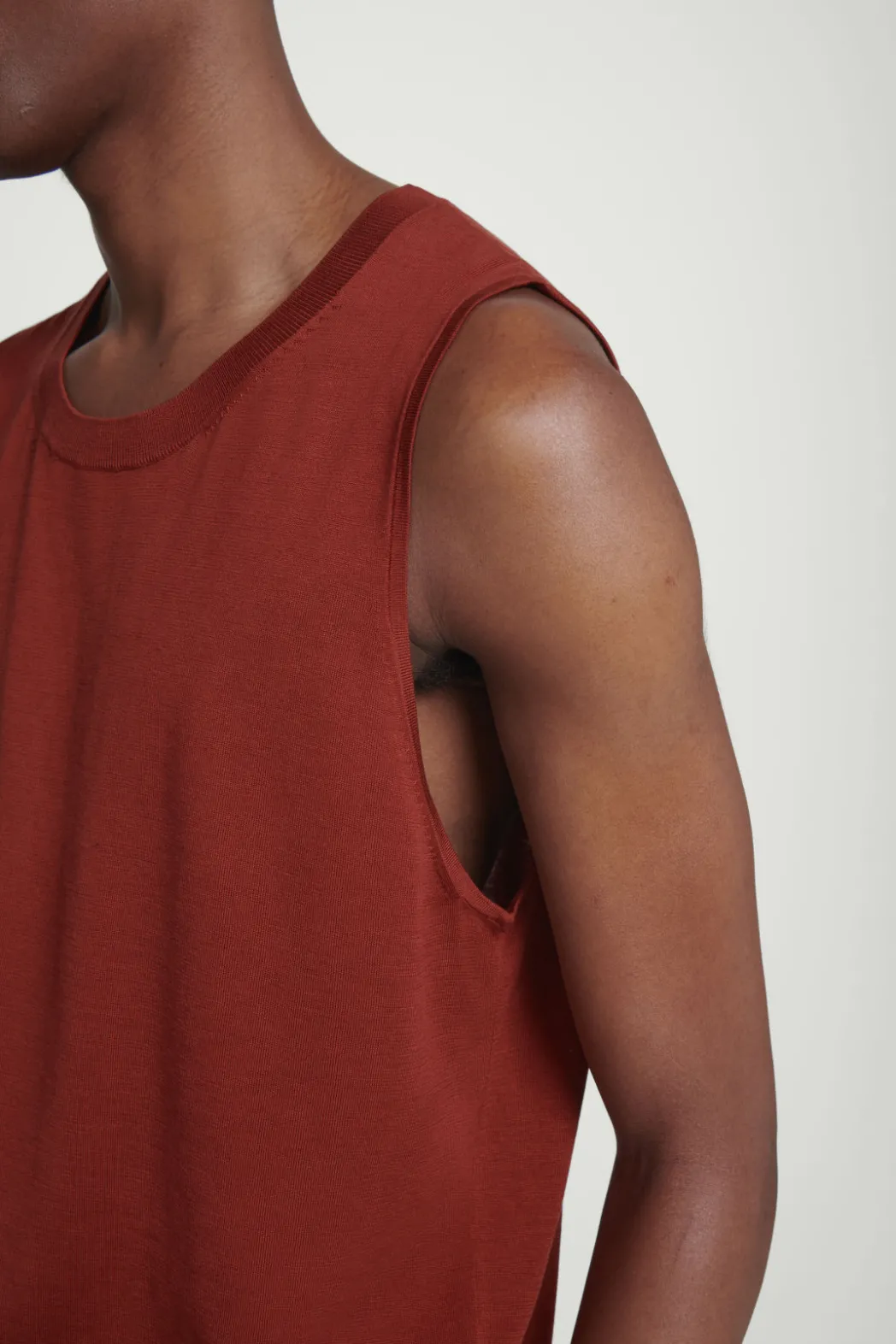 COS RELAXED KNITTED SILK VEST RED