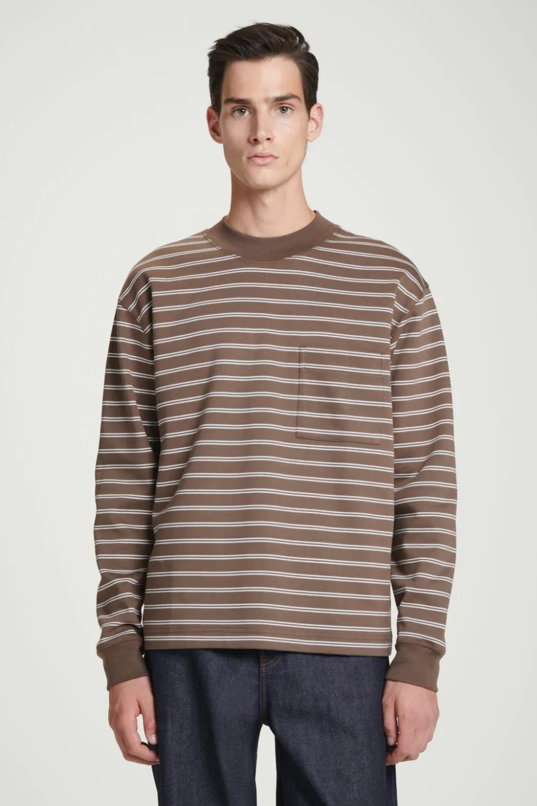 Sale COS RELAXED MOCK-NECK COTTON LONG-SLEEVED T-SHIRT BROWN / OFF-WHITE