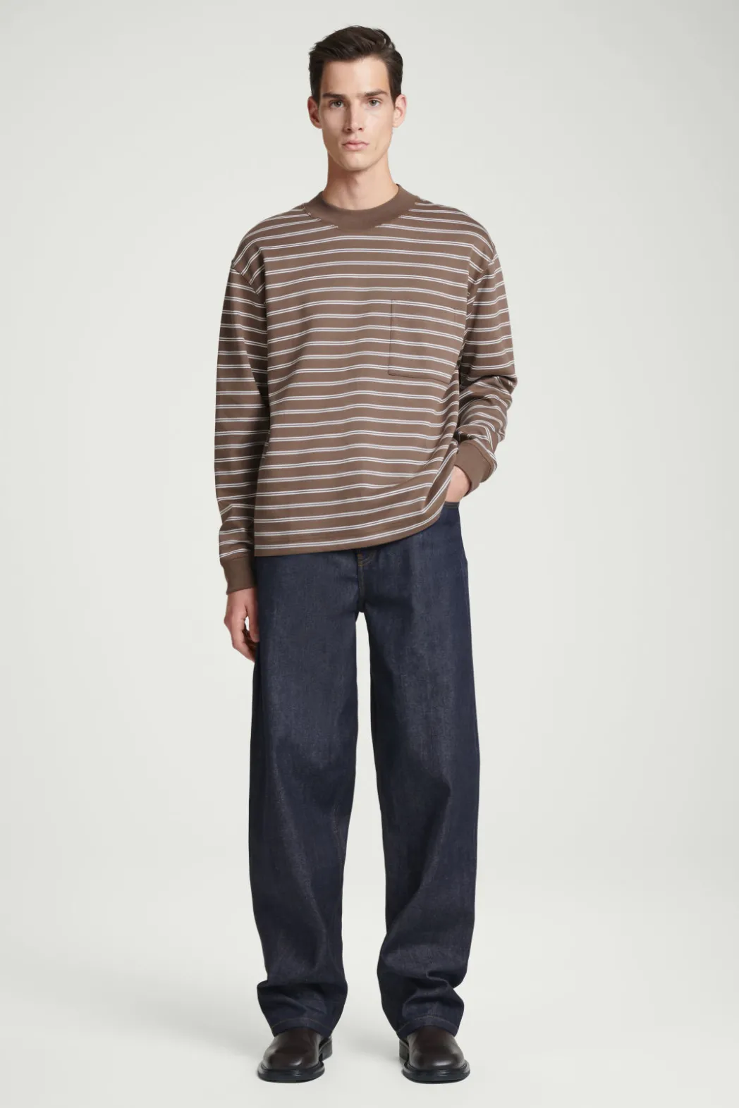 Sale COS RELAXED MOCK-NECK COTTON LONG-SLEEVED T-SHIRT BROWN / OFF-WHITE