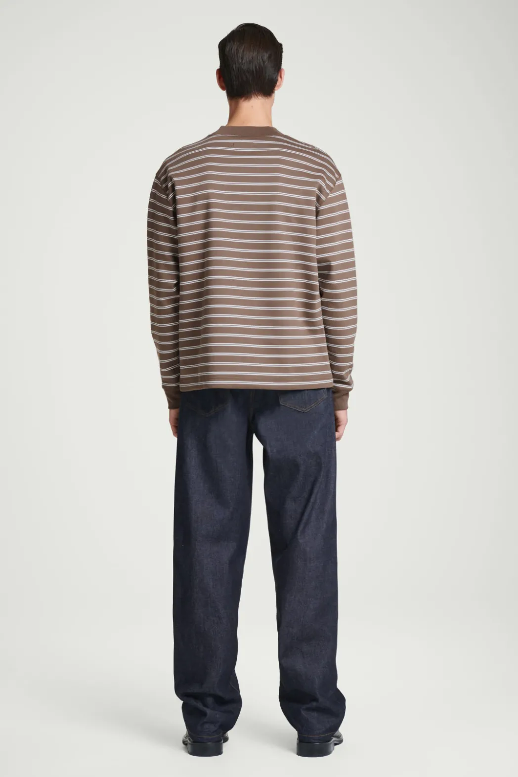 Sale COS RELAXED MOCK-NECK COTTON LONG-SLEEVED T-SHIRT BROWN / OFF-WHITE