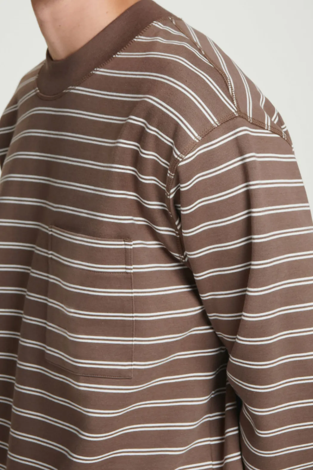 Sale COS RELAXED MOCK-NECK COTTON LONG-SLEEVED T-SHIRT BROWN / OFF-WHITE