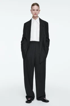 Outlet COS RELAXED PINSTRIPED BARREL-LEG PANTS BLACK / PINSTRIPED