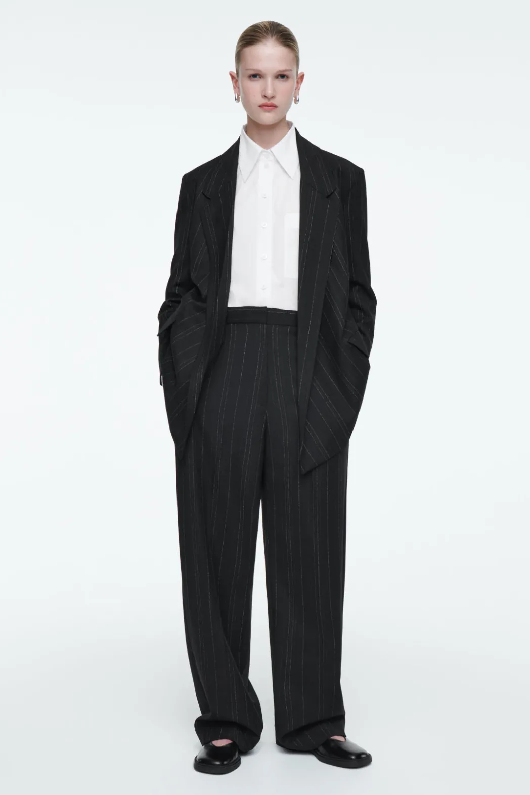 Outlet COS RELAXED PINSTRIPED BARREL-LEG PANTS BLACK / PINSTRIPED