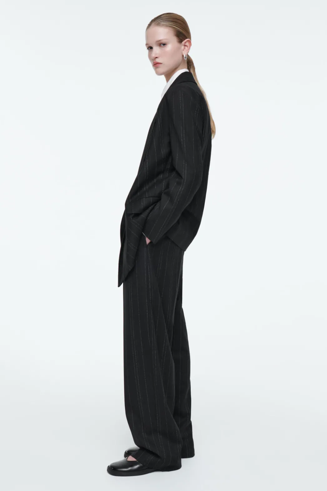 Outlet COS RELAXED PINSTRIPED BARREL-LEG PANTS BLACK / PINSTRIPED