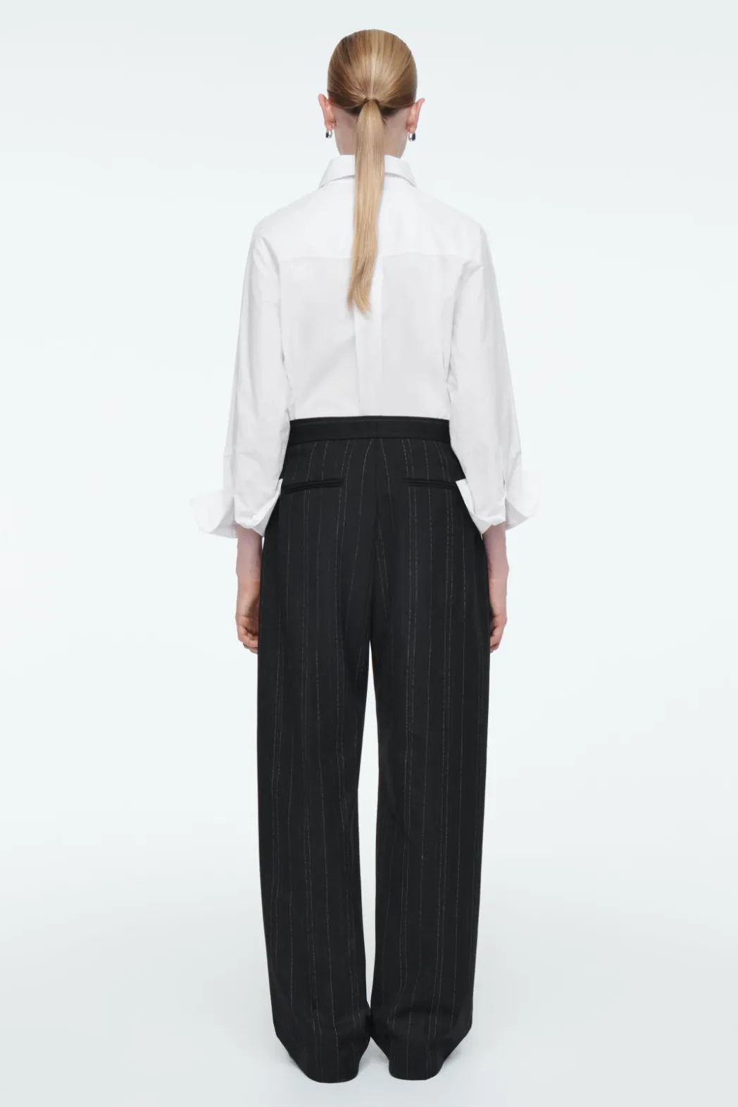Outlet COS RELAXED PINSTRIPED BARREL-LEG PANTS BLACK / PINSTRIPED