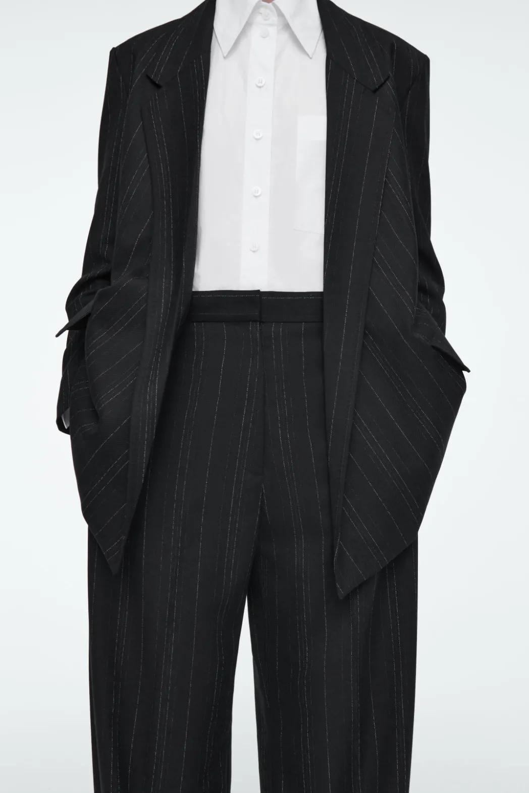 Outlet COS RELAXED PINSTRIPED BARREL-LEG PANTS BLACK / PINSTRIPED