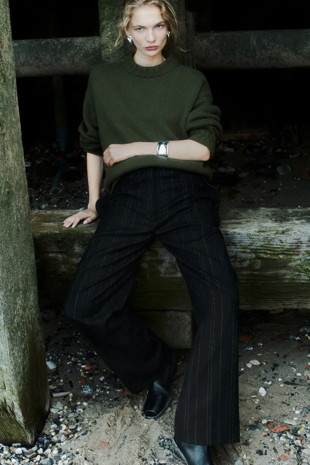 Outlet COS RELAXED PINSTRIPED BARREL-LEG PANTS BLACK / PINSTRIPED
