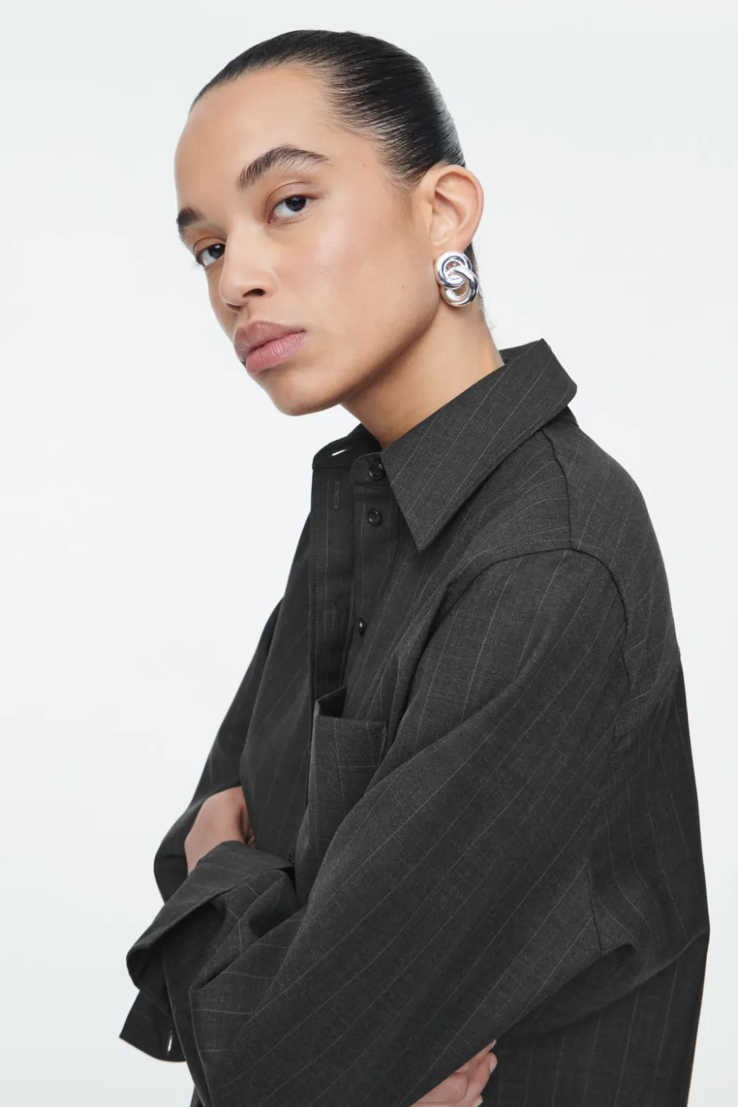 Outlet COS RELAXED PINSTRIPED WOOL SHIRT DARK GRAY / PINSTRIPED
