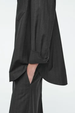 Outlet COS RELAXED PINSTRIPED WOOL SHIRT DARK GRAY / PINSTRIPED