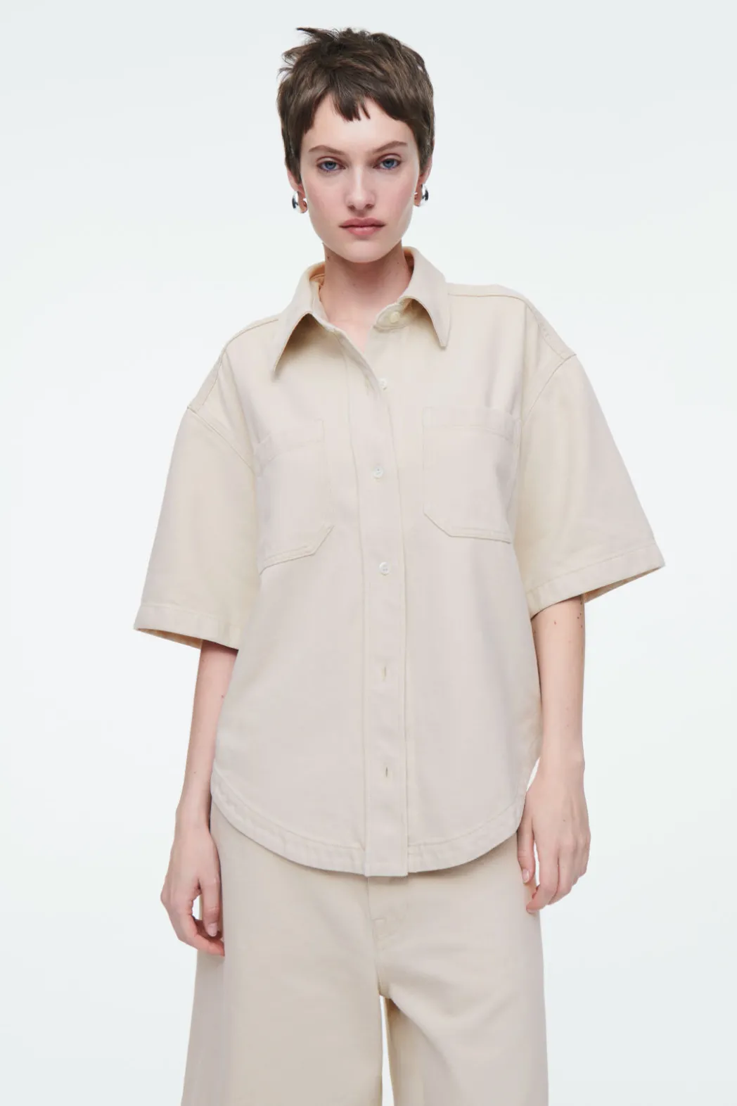 COS RELAXED SHORT-SLEEVED DENIM SHIRT BEIGE