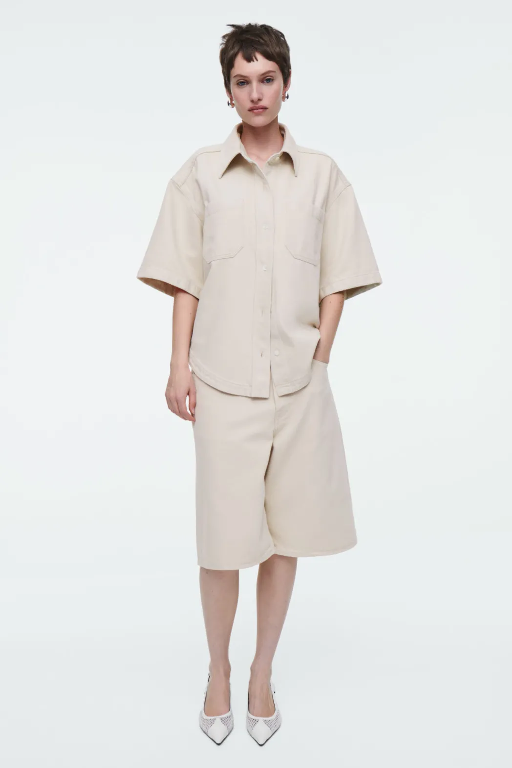 COS RELAXED SHORT-SLEEVED DENIM SHIRT BEIGE