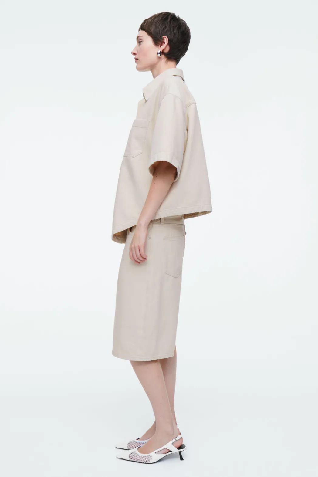 COS RELAXED SHORT-SLEEVED DENIM SHIRT BEIGE