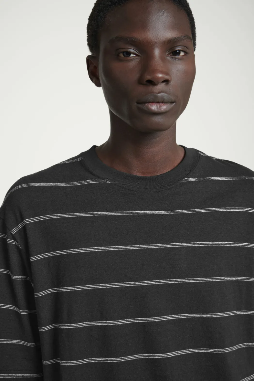 Discount COS RELAXED STRIPED HEMP-JERSEY T-SHIRT BLACK / STRIPED