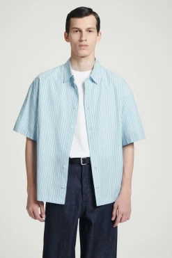 Outlet COS RELAXED STRIPED SHORT-SLEEVED SHIRT BLUE / STRIPED