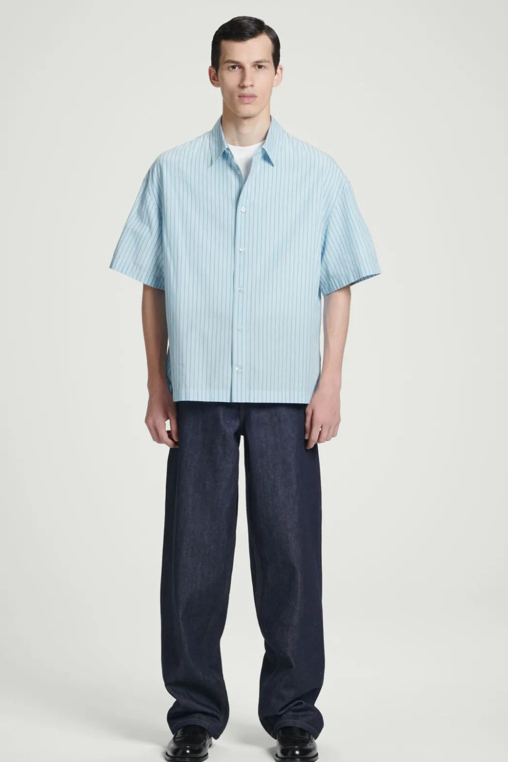 Outlet COS RELAXED STRIPED SHORT-SLEEVED SHIRT BLUE / STRIPED