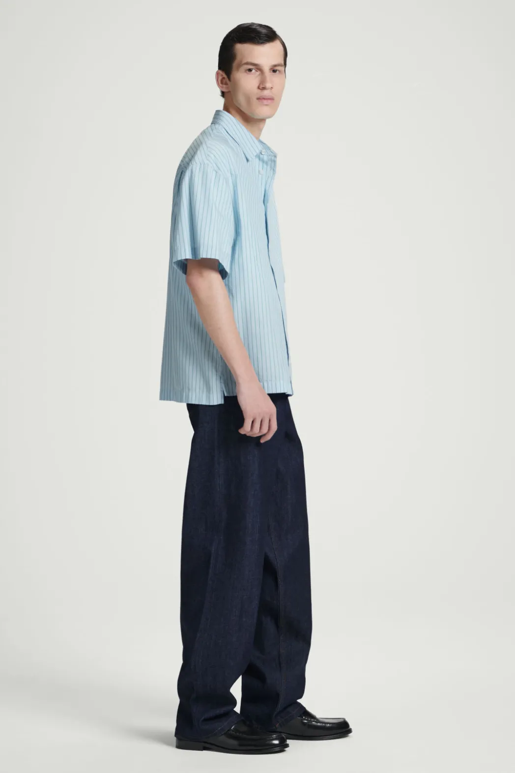 Outlet COS RELAXED STRIPED SHORT-SLEEVED SHIRT BLUE / STRIPED