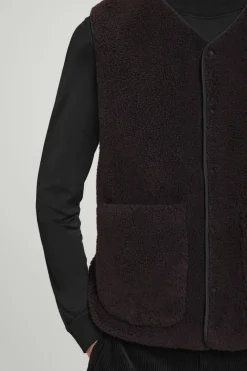 Sale COS REVERSIBLE FAUX SHEARLING GILET BLACK / BROWN