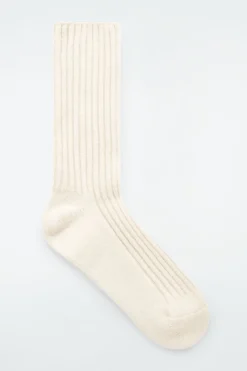 Discount COS RIBBED CASHMERE SOCKS IVORY