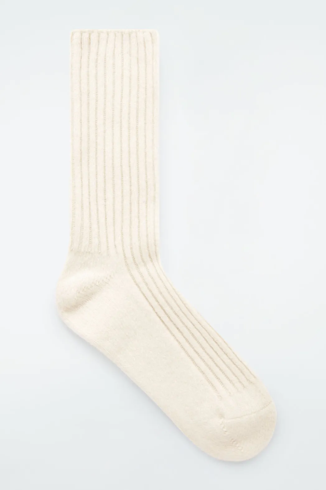 Discount COS RIBBED CASHMERE SOCKS IVORY