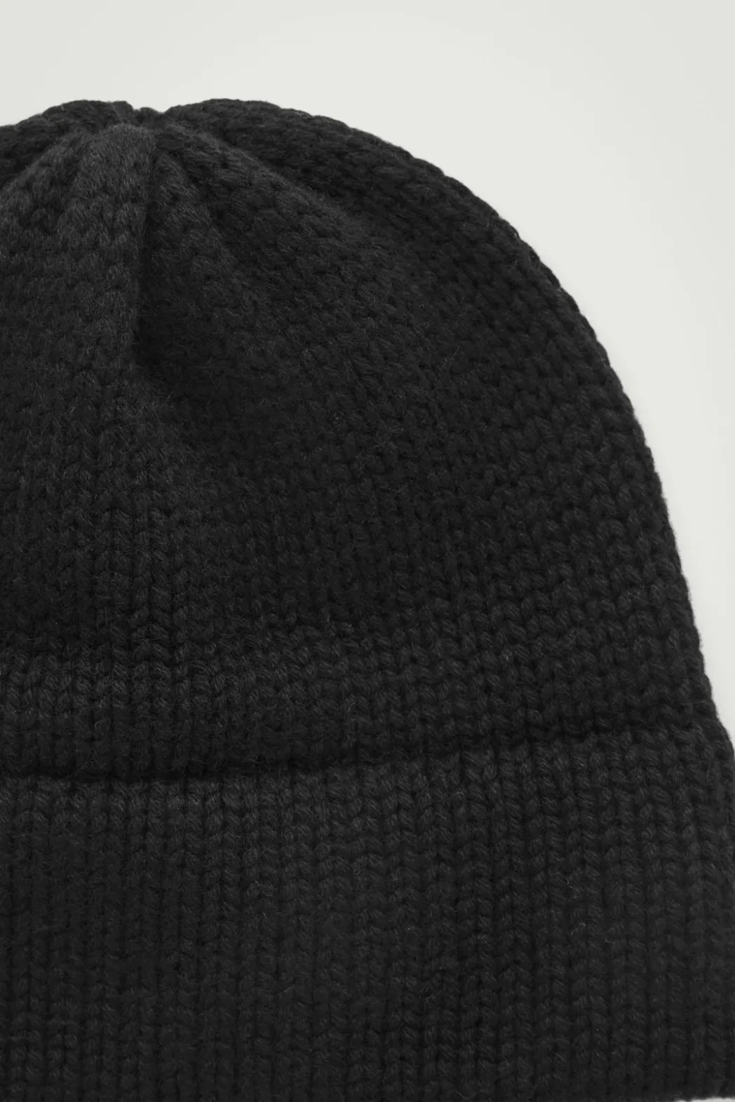 Online COS RIBBED CASHMERE-BLEND BEANIE BLACK