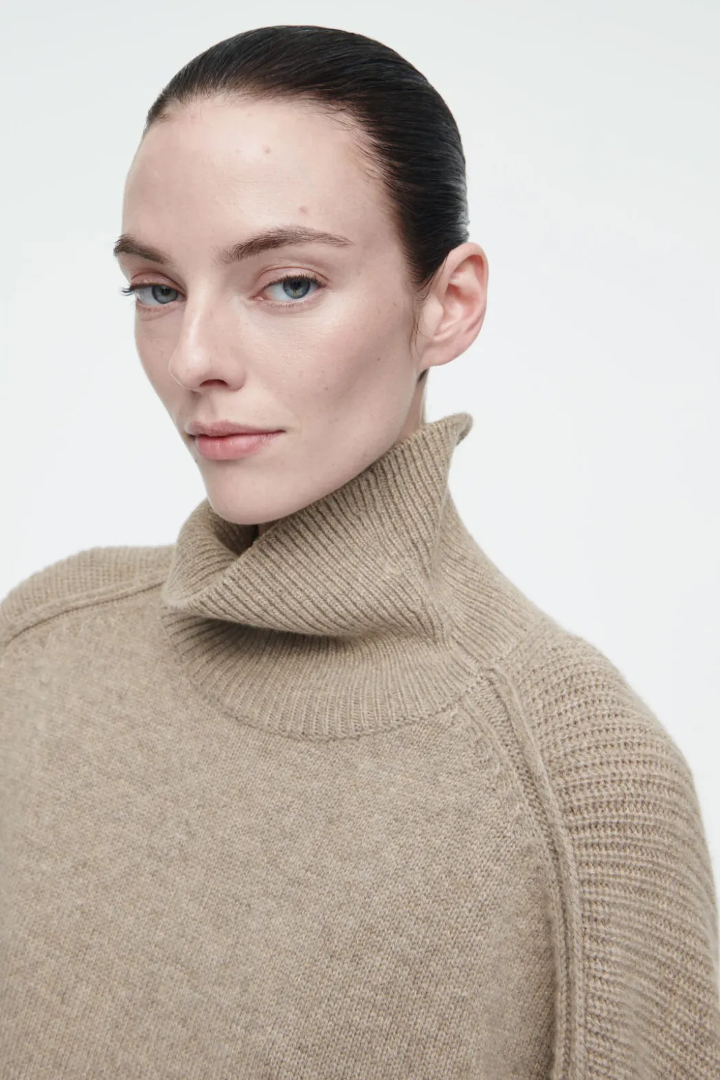 Online COS RIBBED MERINO WOOL TURTLENECK SWEATER BEIGE