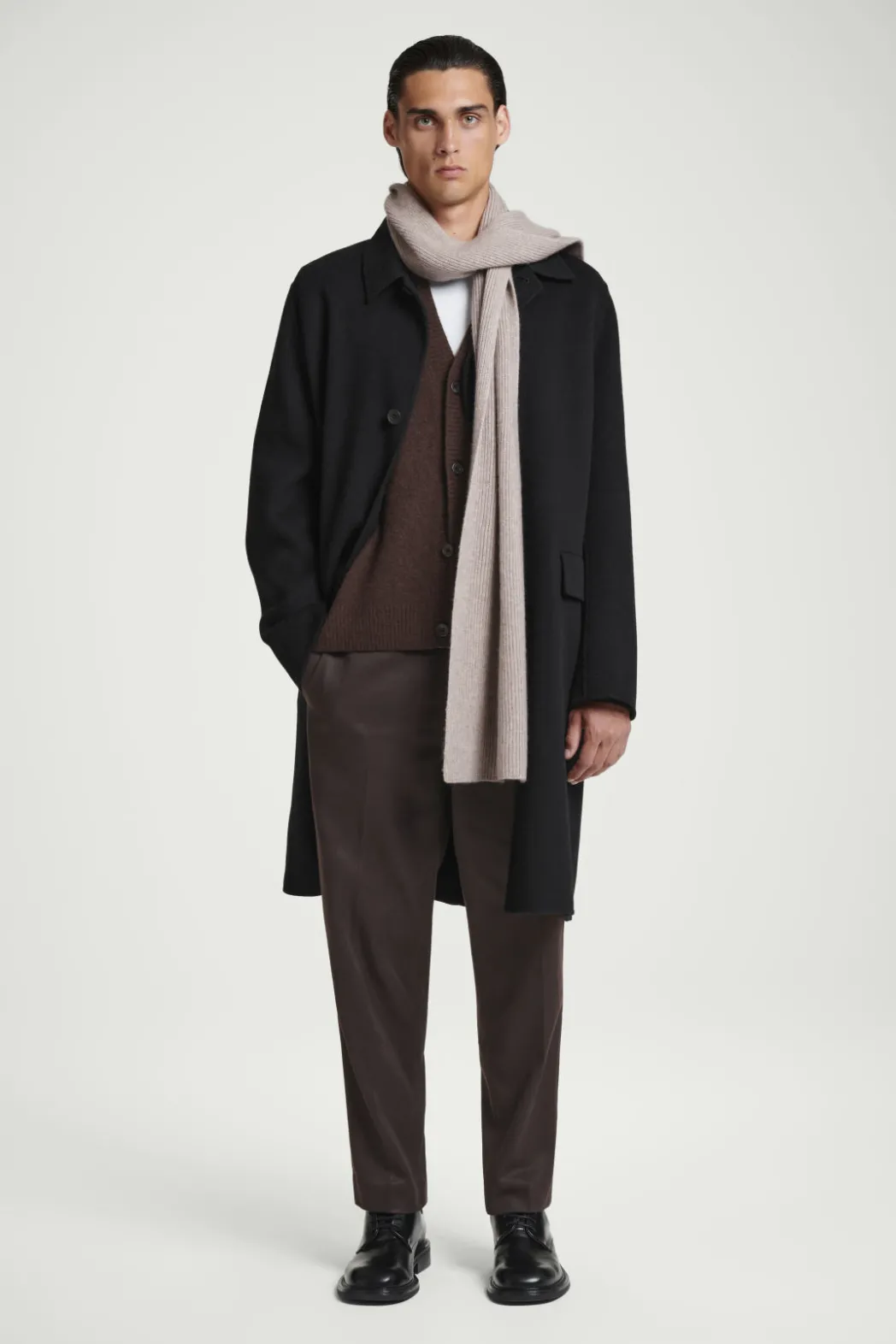 Discount COS RIBBED WOOL AND CASHMERE SCARF BEIGE