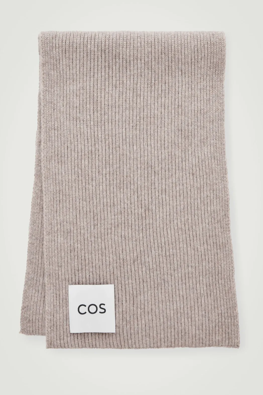 Discount COS RIBBED WOOL AND CASHMERE SCARF BEIGE