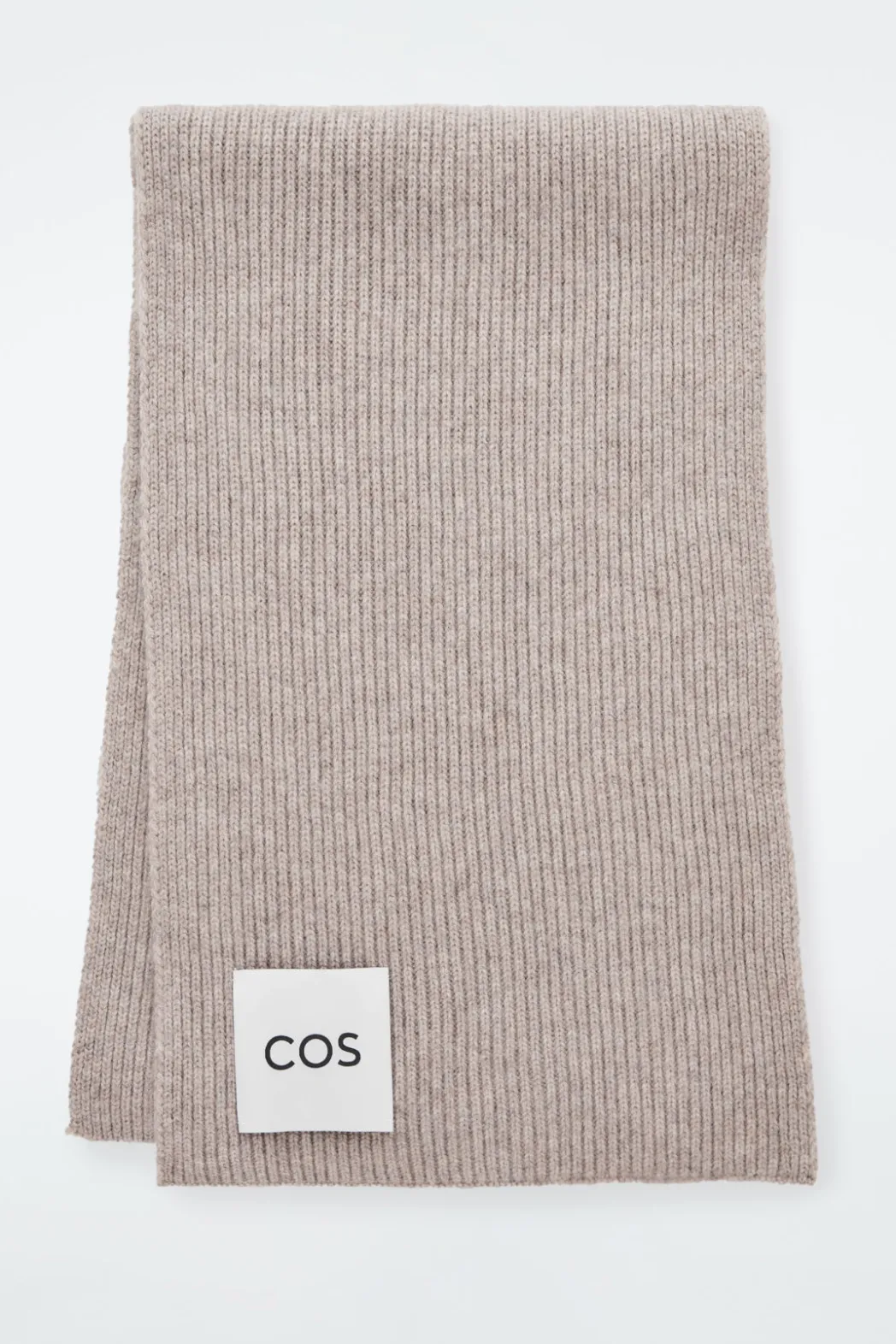 Discount COS RIBBED WOOL AND CASHMERE SCARF BEIGE