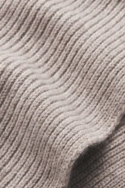 Discount COS RIBBED WOOL AND CASHMERE SCARF BEIGE