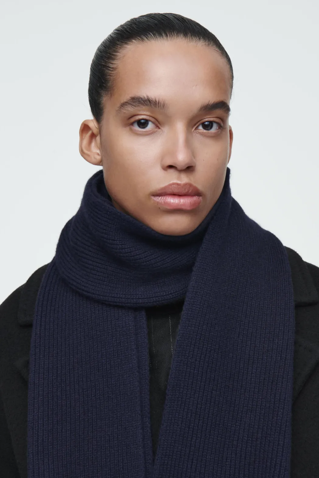 Clearance COS RIBBED WOOL AND CASHMERE SCARF NAVY