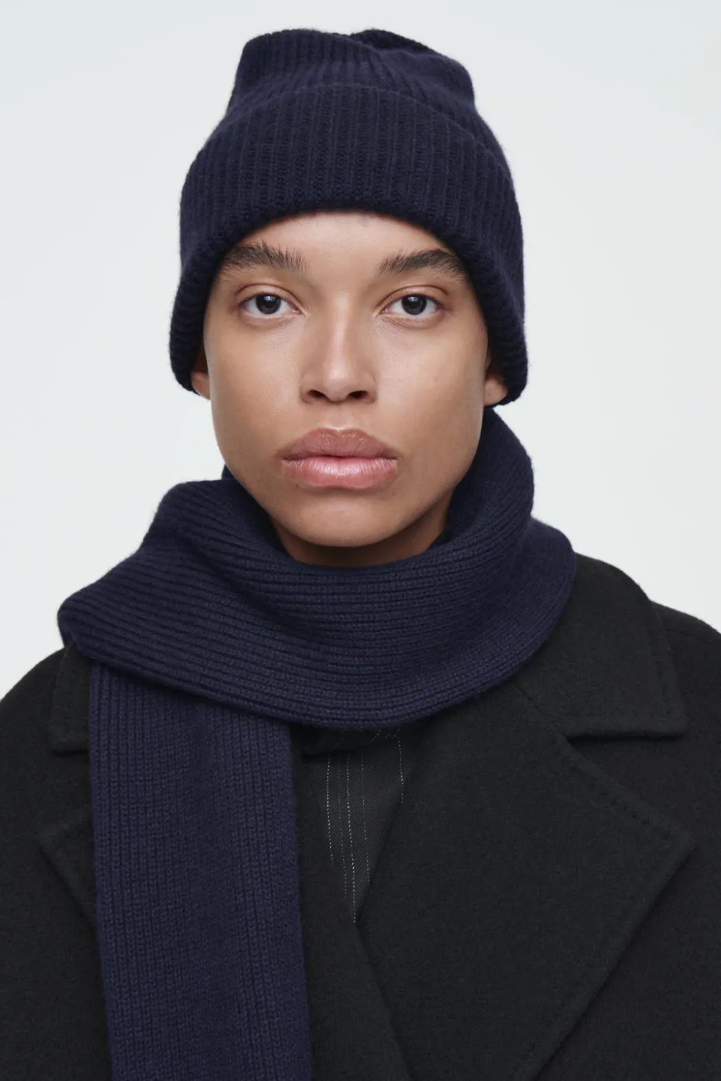 Online COS RIBBED WOOL AND CASHMERE BEANIE NAVY