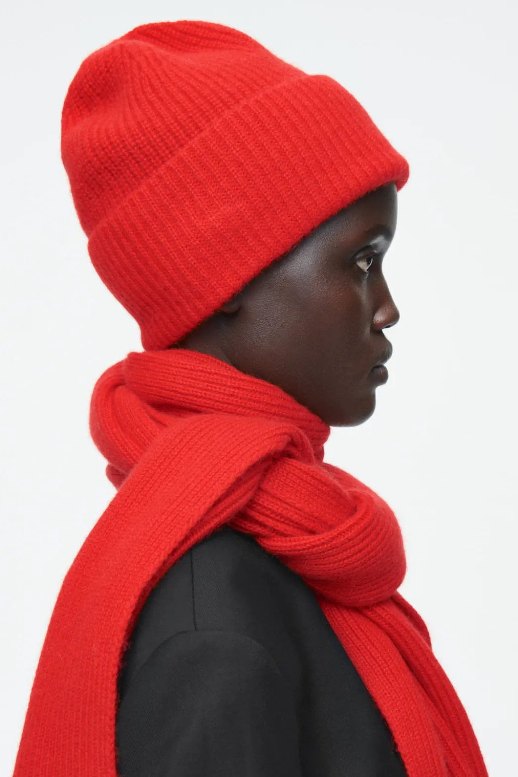 Clearance COS RIBBED WOOL AND CASHMERE BEANIE BRIGHT RED