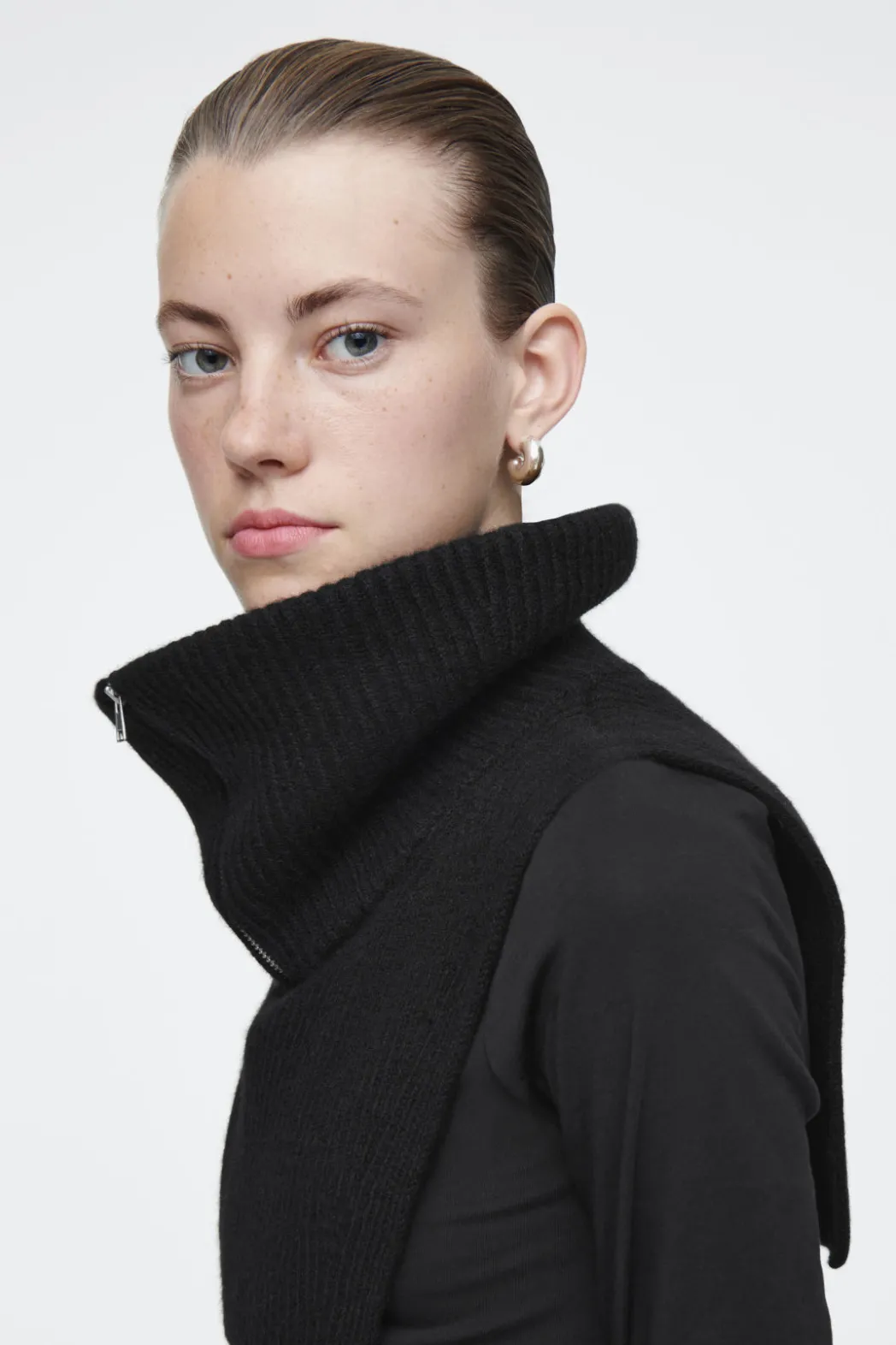 COS RIBBED WOOL COLLAR BLACK