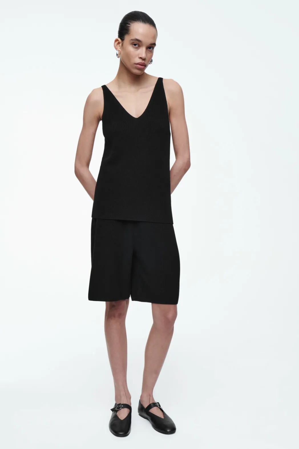 Sale COS RIBBED-KNIT BERMUDA SHORTS BLACK