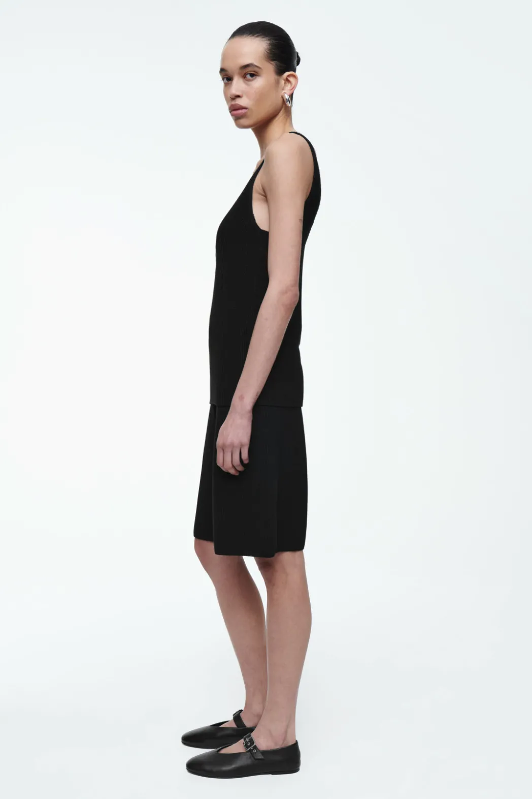 Sale COS RIBBED-KNIT BERMUDA SHORTS BLACK