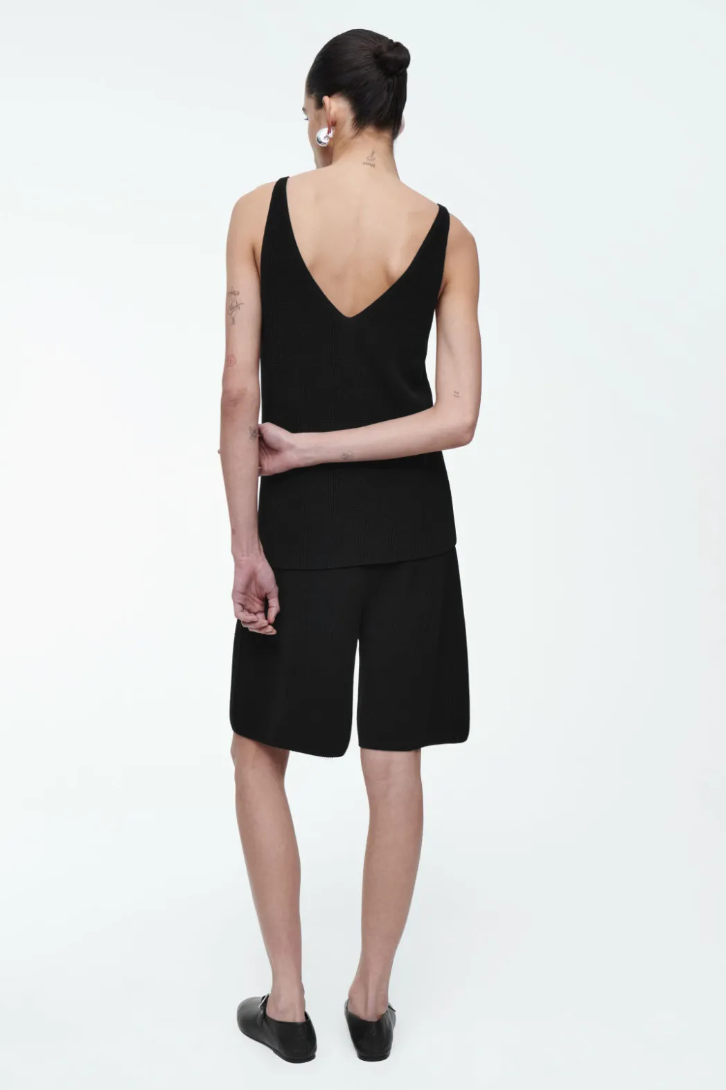 Sale COS RIBBED-KNIT BERMUDA SHORTS BLACK