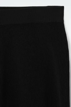 Sale COS RIBBED-KNIT BERMUDA SHORTS BLACK