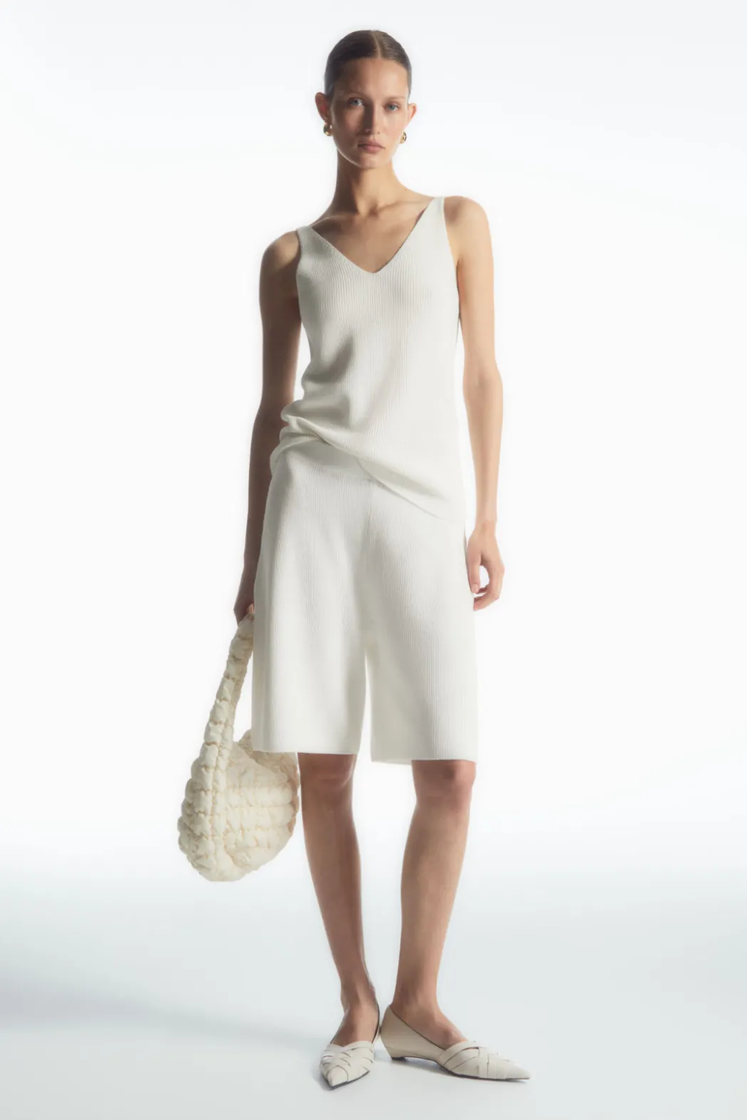 Outlet COS RIBBED-KNIT BERMUDA SHORTS WHITE