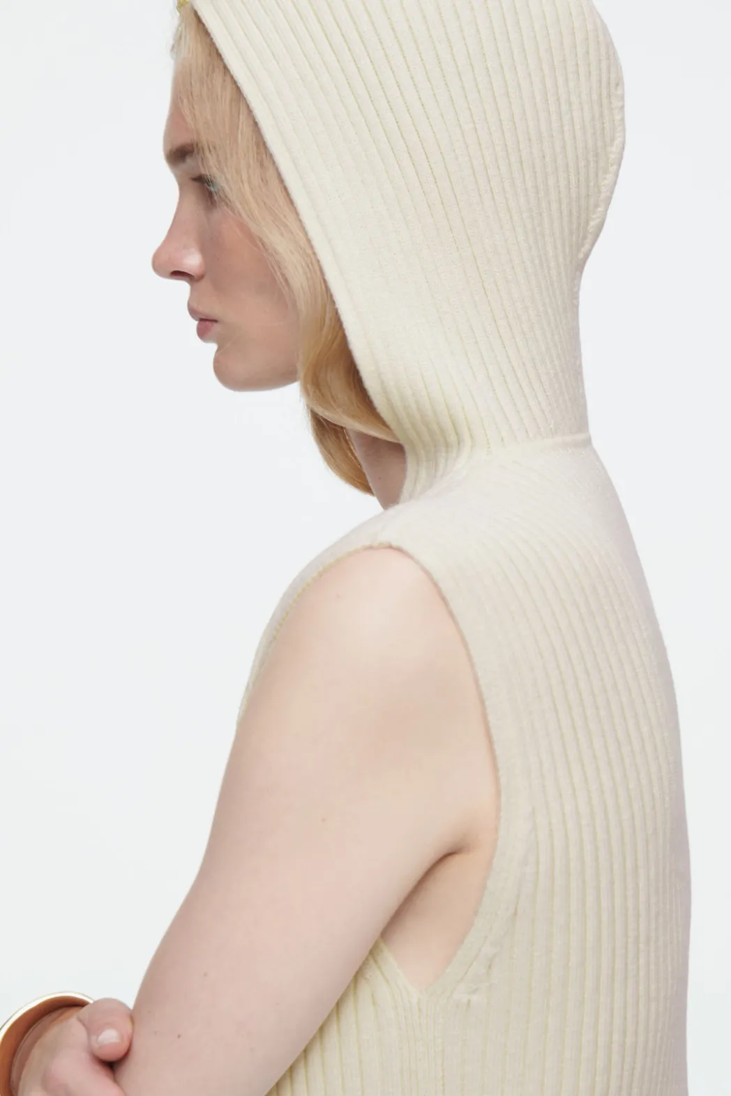 COS RIBBED-KNIT HOODED TANK TOP OFF-WHITE