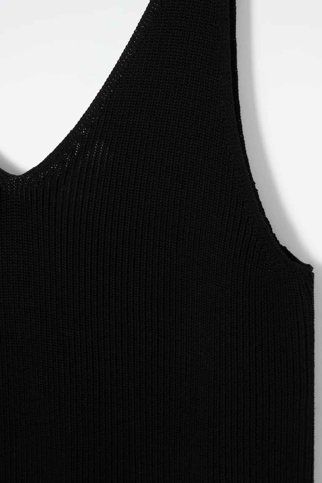 Sale COS RIBBED-KNIT TANK TOP BLACK