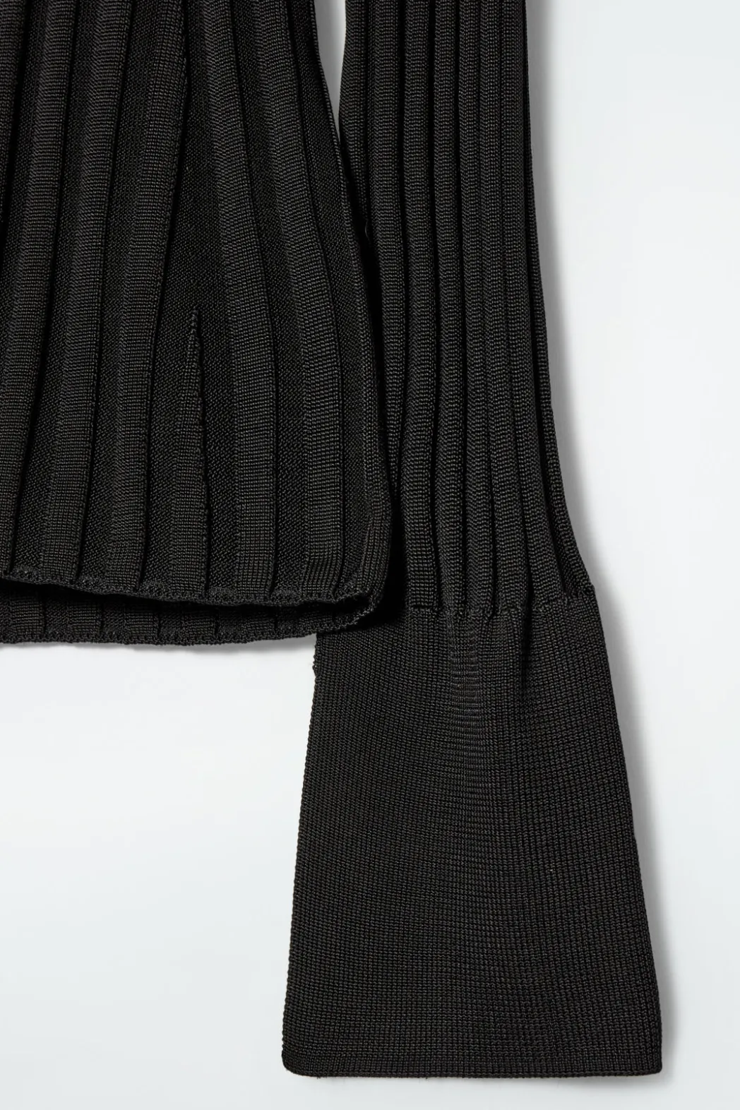 Hot COS RIB-KNIT LONG-SLEEVED TOP BLACK