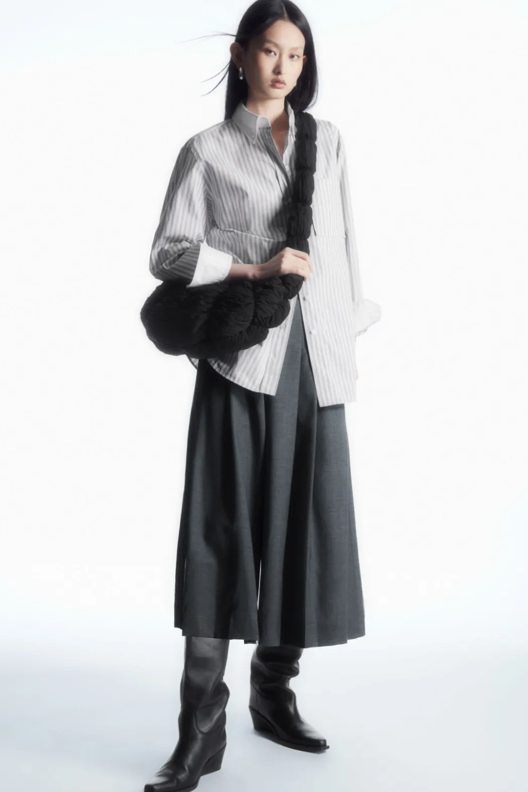 Outlet COS RIPPLE CROSSBODY BLACK