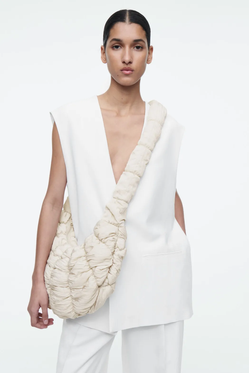 Online COS RIPPLE CROSSBODY - NYLON OFF WHITE