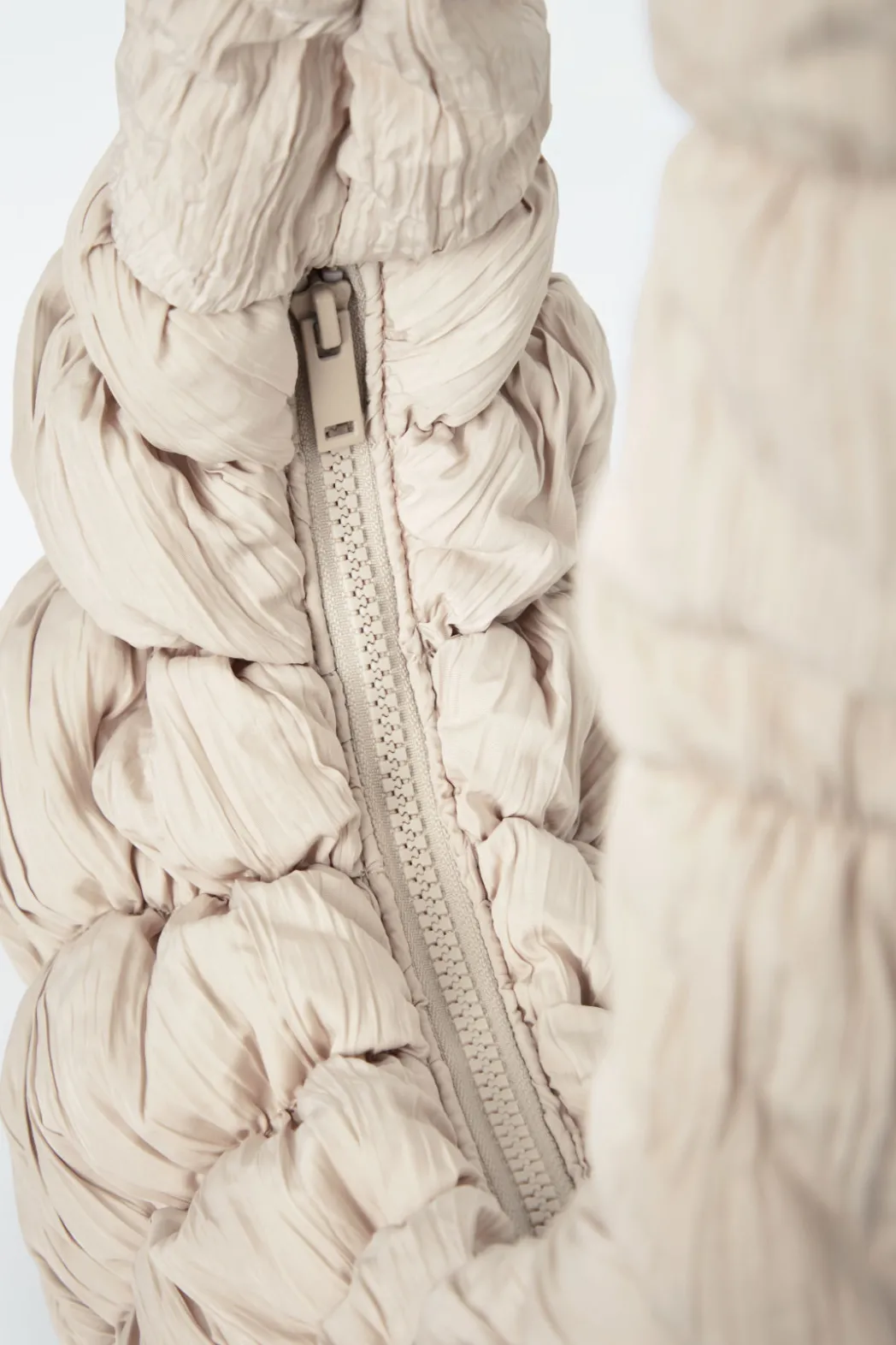 Online COS RIPPLE CROSSBODY - NYLON OFF WHITE